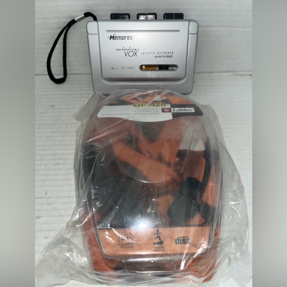 Memorex MB1055 Voice Activate VOX Cassette Tape player Recorder Speaker Headphon